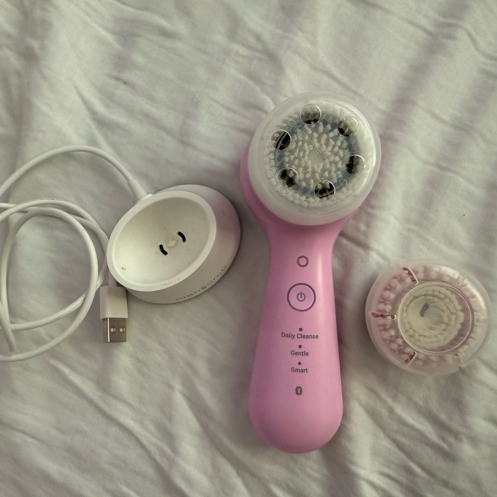 Clarisonic Pink and White Facial Cleansing Brush